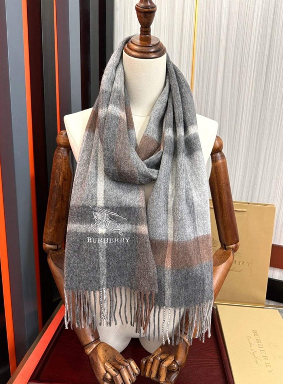 Burberry cashmere scarf